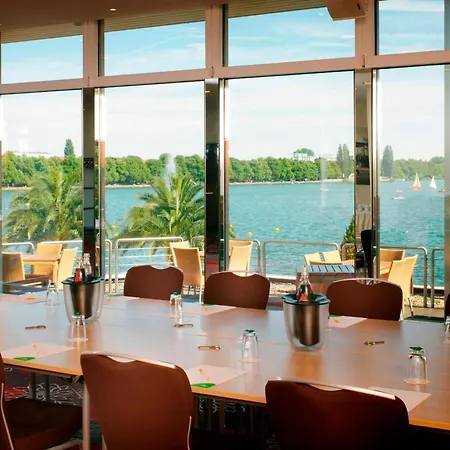 Отель Courtyard By Marriott Maschsee 4*