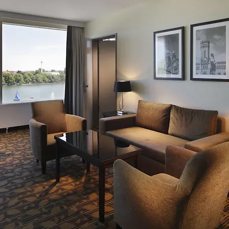 Courtyard By Marriott Maschsee Отель