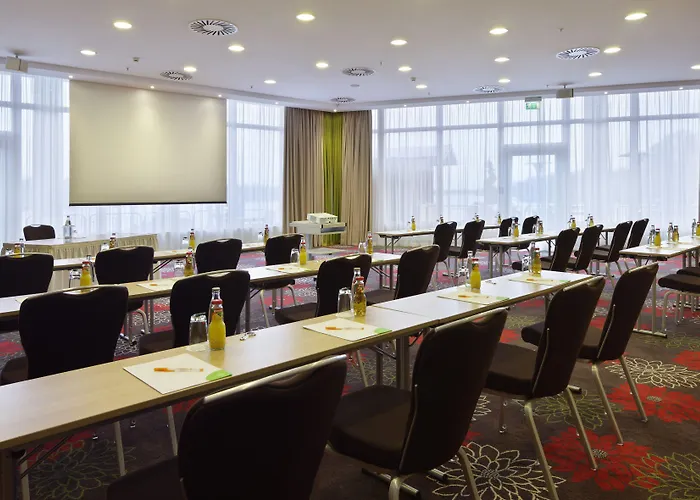 Courtyard By Marriott Maschsee 4*