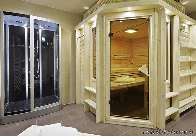 Courtyard By Marriott Maschsee 4*