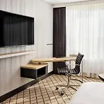 Courtyard By Marriott Maschsee Hotel