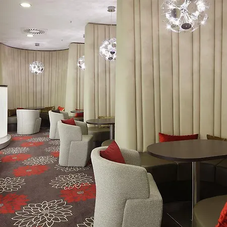 Courtyard By Marriott Maschsee 4*