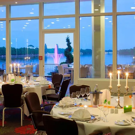 Courtyard By Marriott Maschsee Hotel 4*