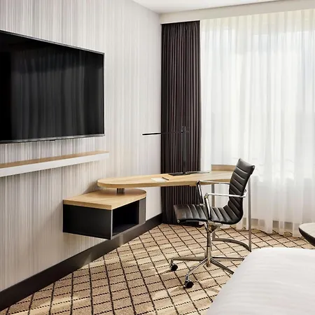 Courtyard By Marriott Maschsee Szálloda