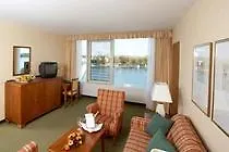 Courtyard By Marriott Maschsee Hotel