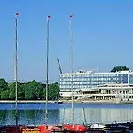 Courtyard By Marriott Maschsee Hotel