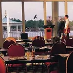 Courtyard By Marriott Maschsee 4*