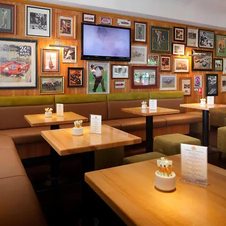 Courtyard By Marriott Maschsee 4*