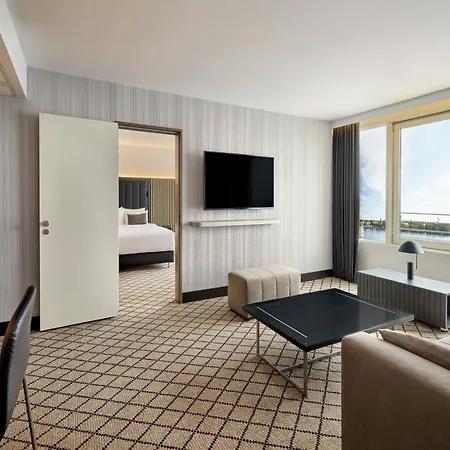 Courtyard By Marriott Maschsee Hotel 4*