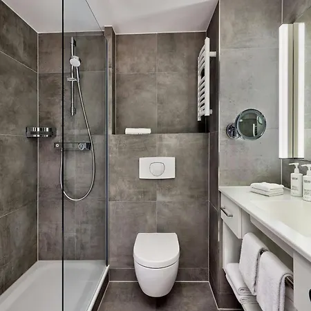 Hotel Courtyard By Marriott Maschsee 4*