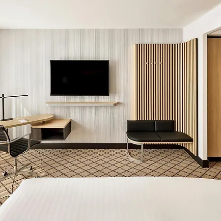 Courtyard By Marriott Maschsee 4*