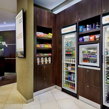 Courtyard By Marriott Maschsee 4*