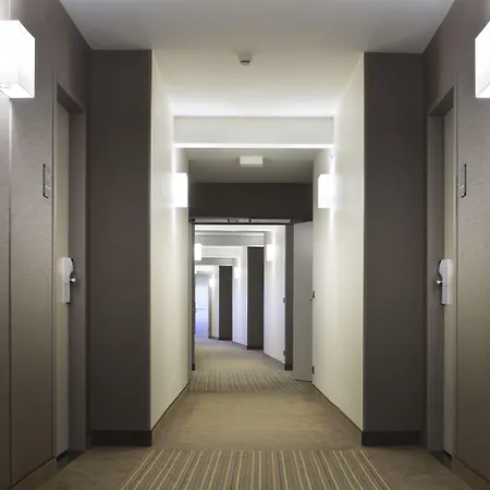 Courtyard By Marriott Maschsee Hotel