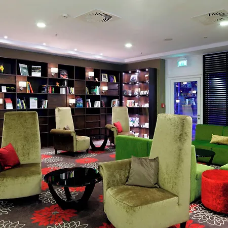 Courtyard By Marriott Maschsee Hotel