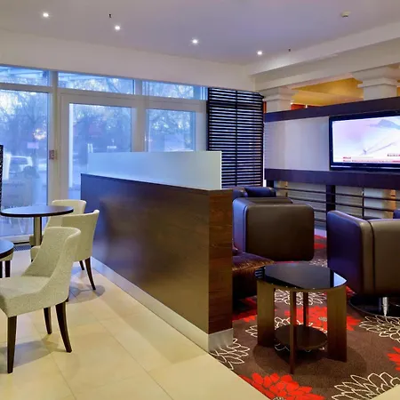 Hotel Courtyard By Marriott Maschsee 4*