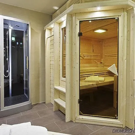 Courtyard By Marriott Maschsee 4*