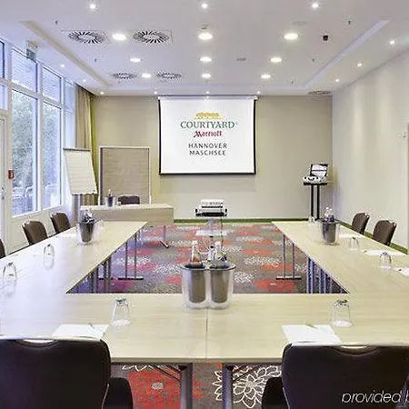 Courtyard By Marriott Maschsee Hotel