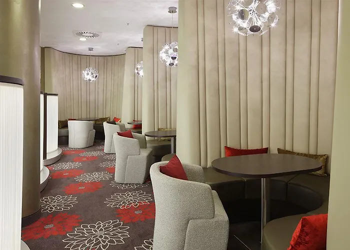 Courtyard By Marriott Maschsee 4*