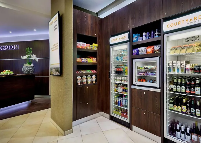 Courtyard By Marriott Maschsee 4*