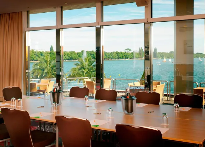 Hotel Courtyard By Marriott Maschsee 4*