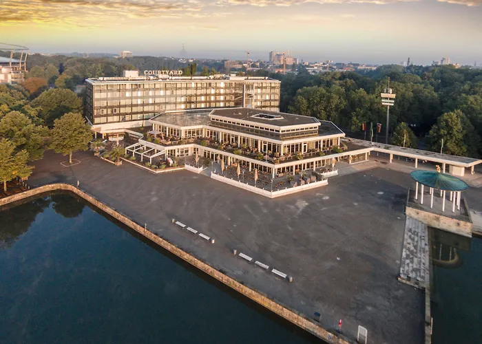 Courtyard By Marriott Maschsee Hotel 4*