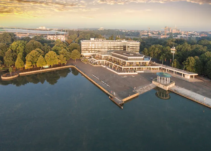 Courtyard By Marriott Maschsee Hotel