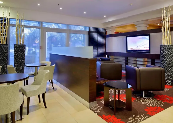 Hotel Courtyard By Marriott Maschsee 4*