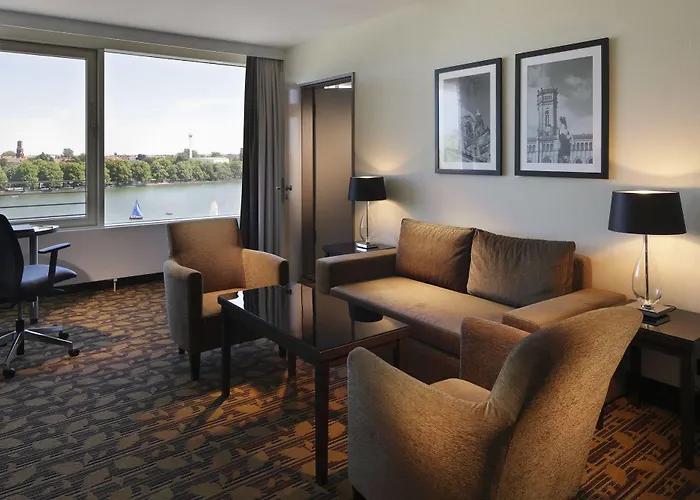 Courtyard By Marriott Maschsee Hotel