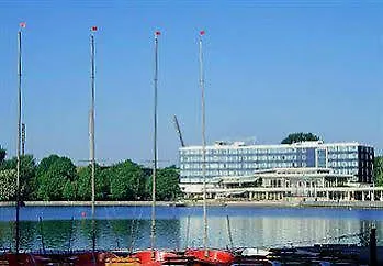 Courtyard By Marriott Maschsee Hotel